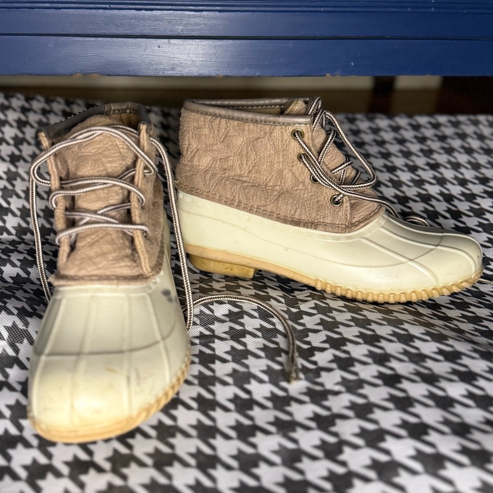Magellan Outdoors women's quilted duck boots